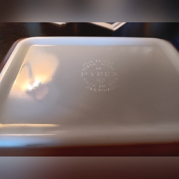 VINTAGE PYREX DISH - Picture 2 of 2